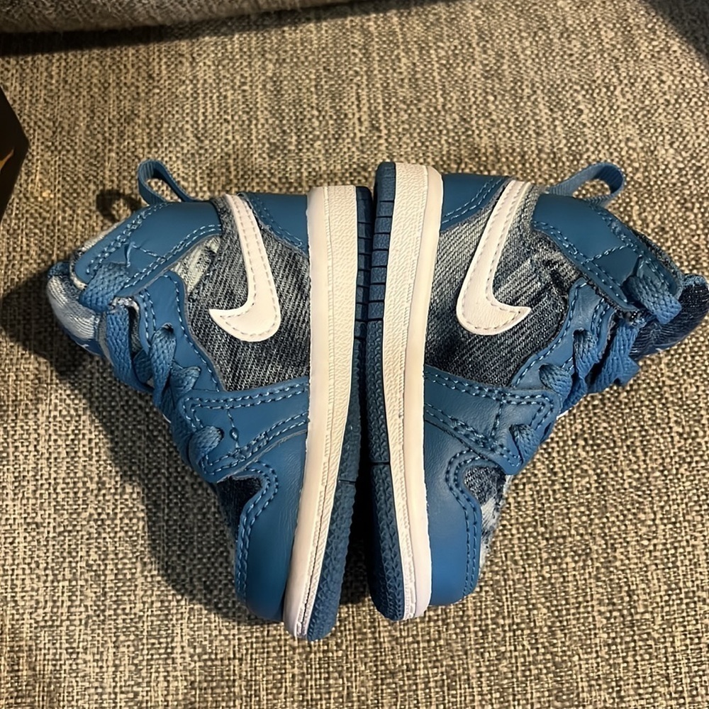 NEW in BOX Jordan 1 MID (TD) Dutch blue and white tennis shoes Nike - Picture 4 of 11
